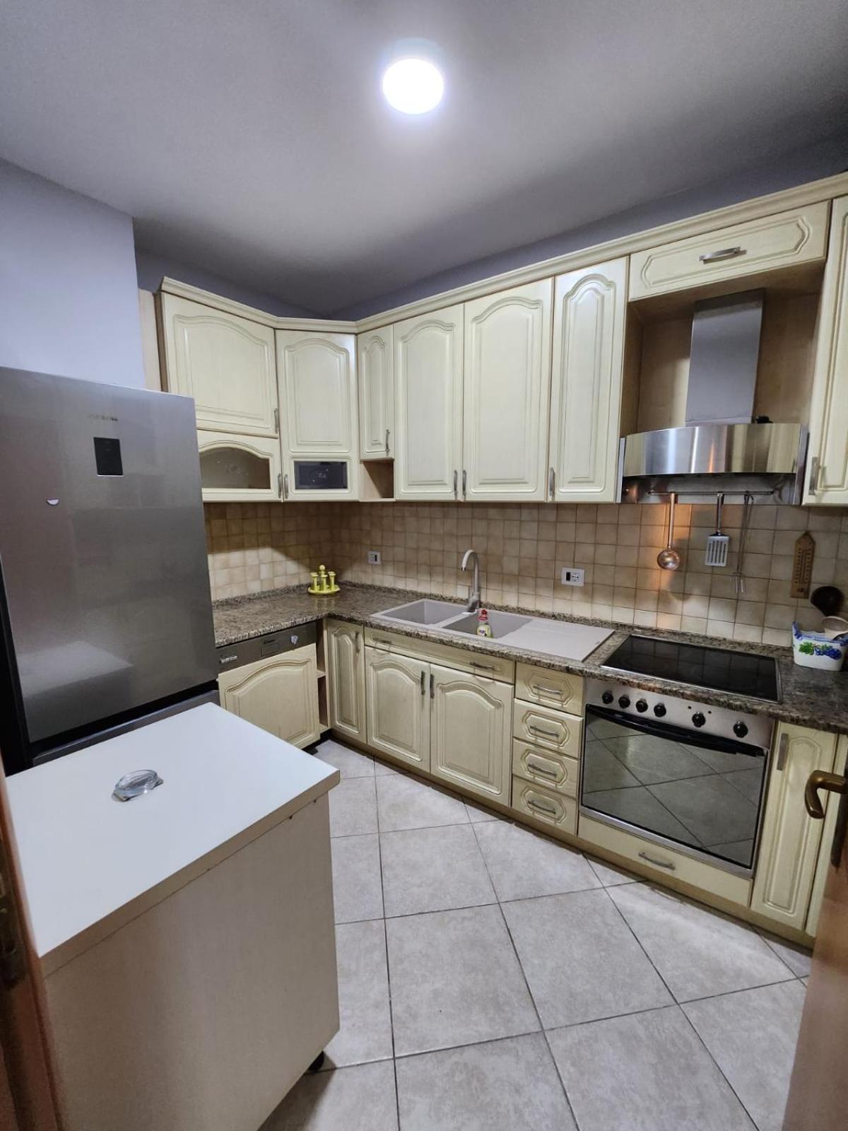 Sky Dwelling Tirana Apartment Ngoại thất bức ảnh