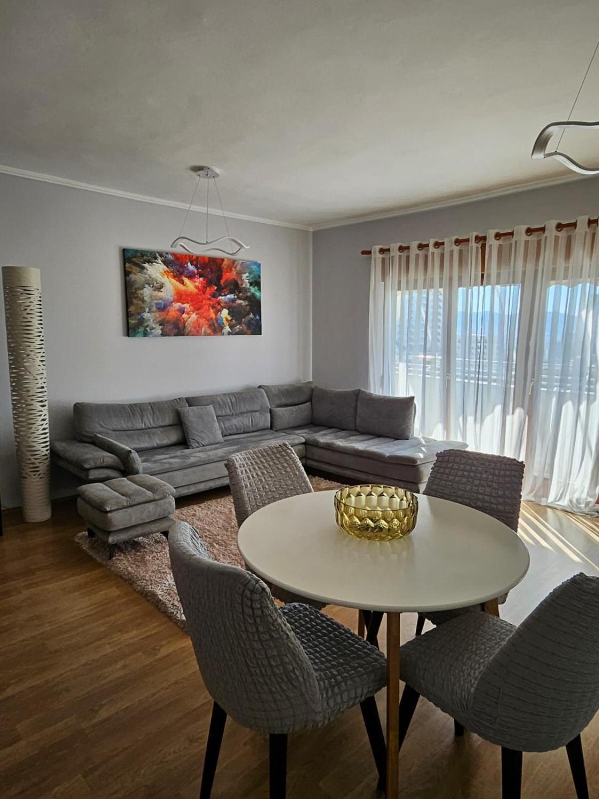 Sky Dwelling Tirana Apartment Ngoại thất bức ảnh