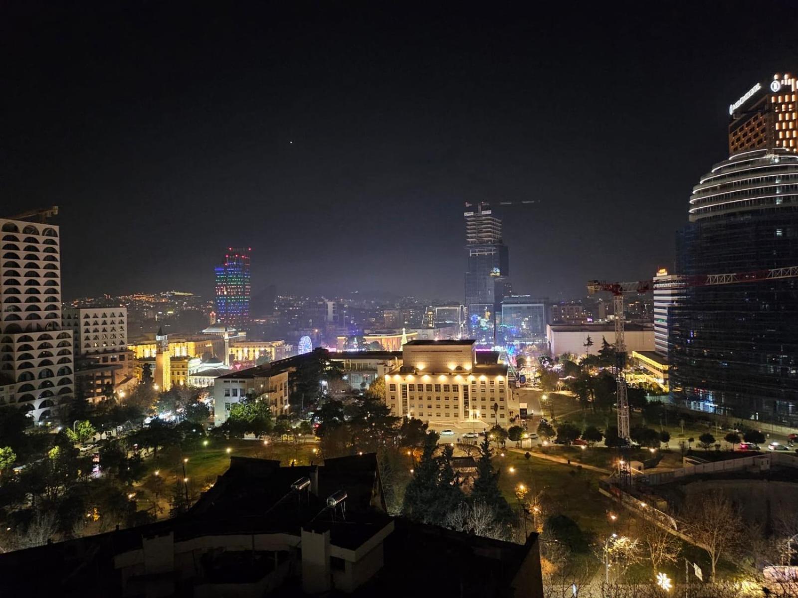 Sky Dwelling Tirana Apartment Ngoại thất bức ảnh